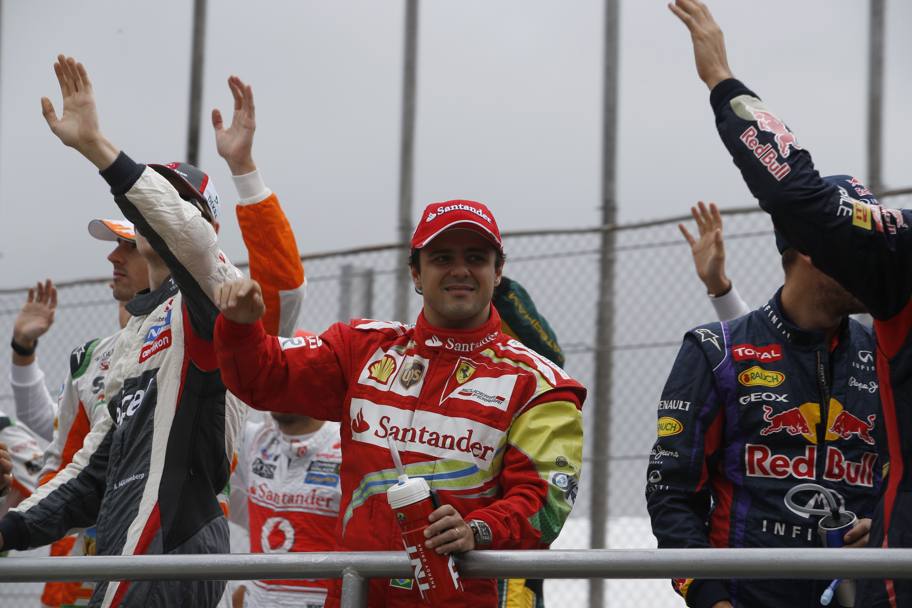 In Brasile va in scena l&#39;ultimo Gp del Mondiale 2013 di Formula. Tempo di saluti per i piloti prima della gara, in particolare per Felipe Massa. Afp
